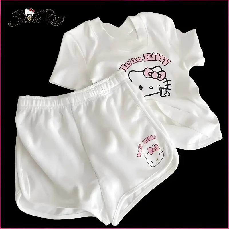 Комплект из шорт и топа Hello Kitty Женский, модная облегающая Домашняя одежда с коротким рукавом, повседневный пижамный комплект для сна, на лето
Комплект из шорт и топа Hello Kitty Женский, модная облегающая Домашняя одежда с коротким рукавом, повседневный пижамный комплект для сна, на лето
