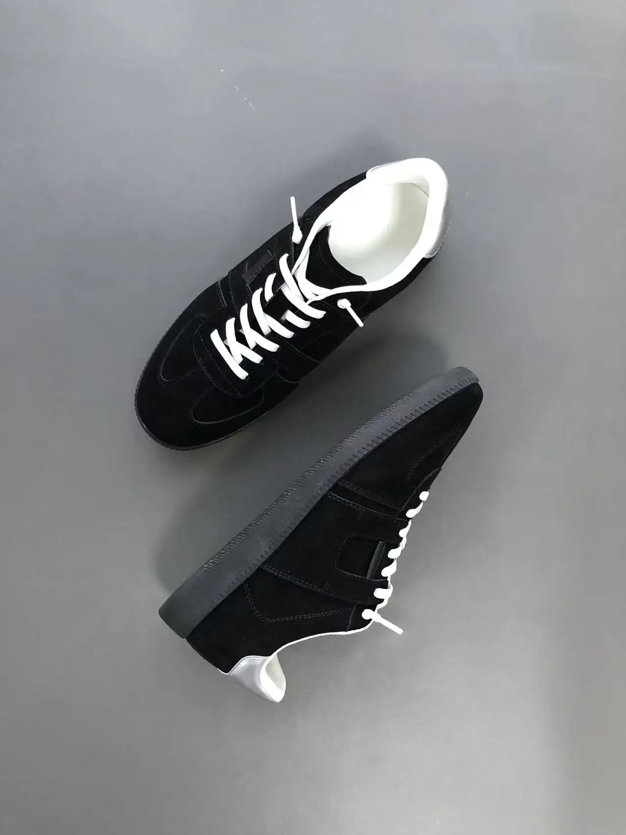 Retro Commuter Outdoor Classic Flat Bottom Casual Shoes Unisex Trendy Design Walking Lightweight Shoes round Toe Color
Retro Commuter Outdoor Classic Flat Bottom Casual Shoes Unisex Trendy Design Walking Lightweight Shoes round Toe Color