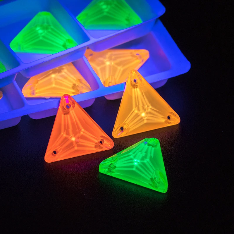 18pcs/pack 16x16mm Triangle Sew on Rhinestone Mocha Neon Stones Strass Crystal Beads for Needlework Decoration Rhinestone Dress
18pcs/pack 16x16mm Triangle Sew on Rhinestone Mocha Neon Stones Strass Crystal Beads for Needlework Decoration Rhinestone Dress