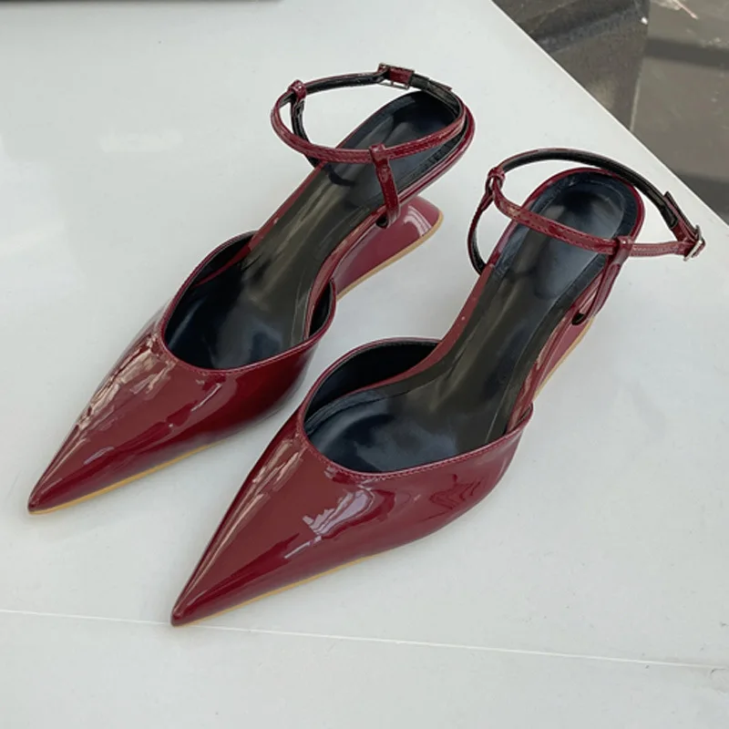 Casual Solid Color Strange High Heels 2024 Spring Summer Fashion New Pointed One Line Buckle with Irregular Heel Sandals Size 41
Casual Solid Color Strange High Heels 2024 Spring Summer Fashion New Pointed One Line Buckle with Irregular Heel Sandals Size 41