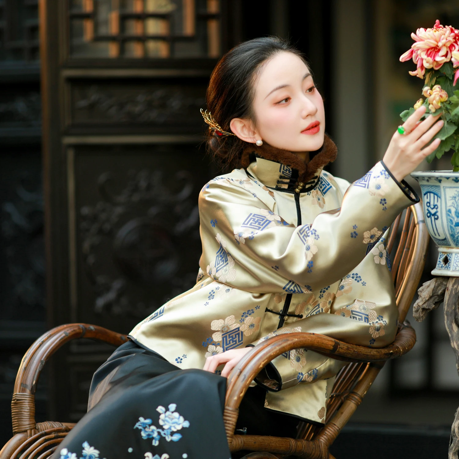 Retro Bao Jaet Long Sve Cotton Filled Stand Collar Traditional Chinese Sle Women's Outerwear Winter 2025 New Arrival
Retro Bao Jaet Long Sve Cotton Filled Stand Collar Traditional Chinese Sle Women's Outerwear Winter 2025 New Arrival