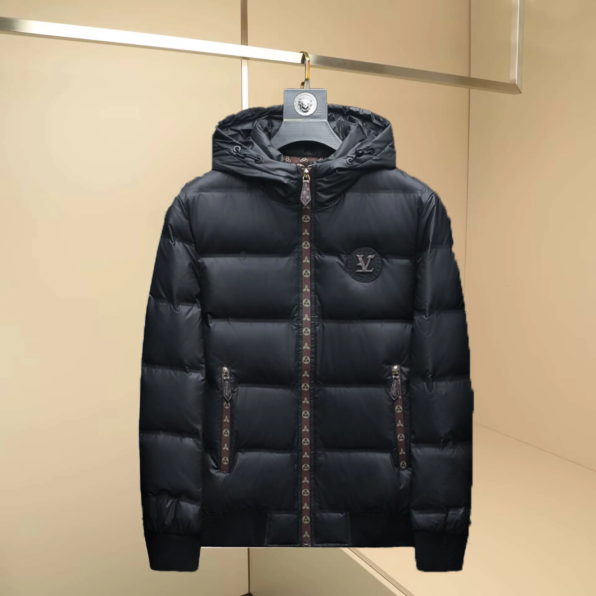 Новая осенне-зимняя мужская куртка-пуховик в американском уличном стиле, повседневная, спортивная, с капюшоном, из полиэстера
Новая осенне-зимняя мужская куртка-пуховик в американском уличном стиле, повседневная, спортивная, с капюшоном, из полиэстера