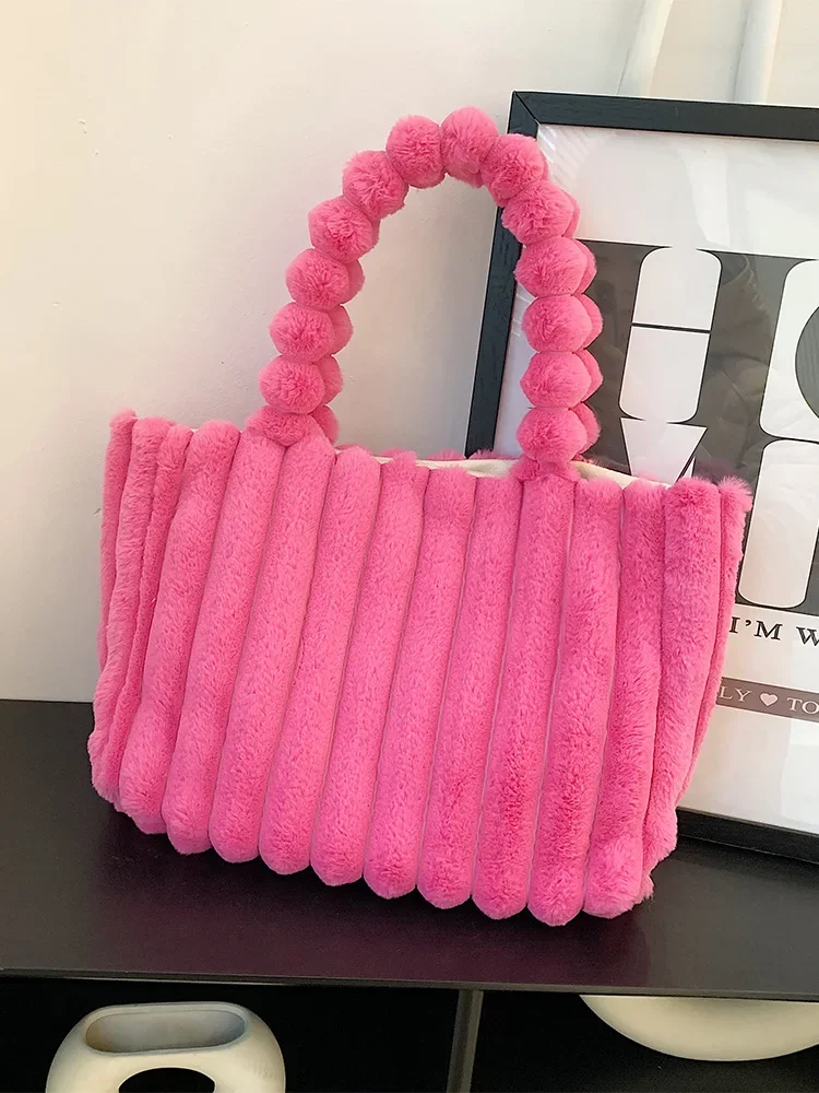 Trendy Faux Fur Large Shoulder Bags Women Soft Plush Tote Handbags and Purses 2023 New Casual Ladies Travel Bag High Quality
Trendy Faux Fur Large Shoulder Bags Women Soft Plush Tote Handbags and Purses 2023 New Casual Ladies Travel Bag High Quality