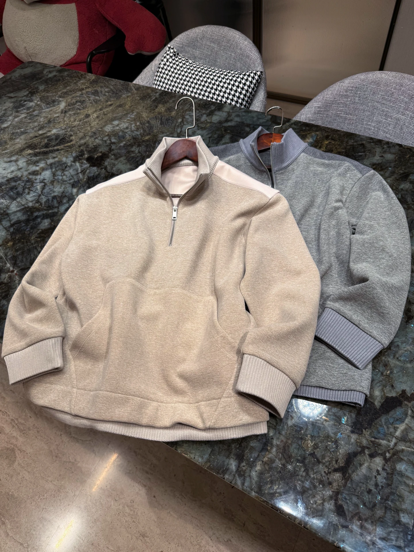 Мягкая, приятная к телу толстовка свободного кроя в стиле Fce-Like для мужчин, зимняя модная теплая толстовка
Мягкая, приятная к телу толстовка свободного кроя в стиле Fce-Like для мужчин, зимняя модная теплая толстовка