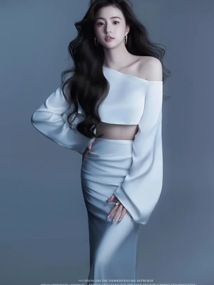 Fashionable Portrait Dress Simple High-End Studio Photography Costume Personal Image Art Photo High-Definition Emotion
Fashionable Portrait Dress Simple High-End Studio Photography Costume Personal Image Art Photo High-Definition Emotion