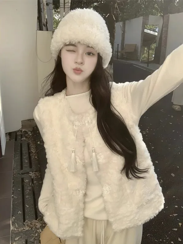 New Chinese Sle National Trend Lamb Fur Vest Outerwear Women Winter 2025 New Design Loose Versatile Svel Top
New Chinese Sle National Trend Lamb Fur Vest Outerwear Women Winter 2025 New Design Loose Versatile Svel Top