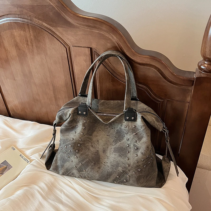 Сумки на плечо из искусственной кожи на молнии с блестками, осенние новые ретро сумки 2025, хит продаж для женщин, универсальные женские сумки большой вместимости 
Сумки на плечо из искусственной кожи на молнии с блестками, осенние новые ретро сумки 2025, хит продаж для женщин, универсальные женские сумки большой вместимости