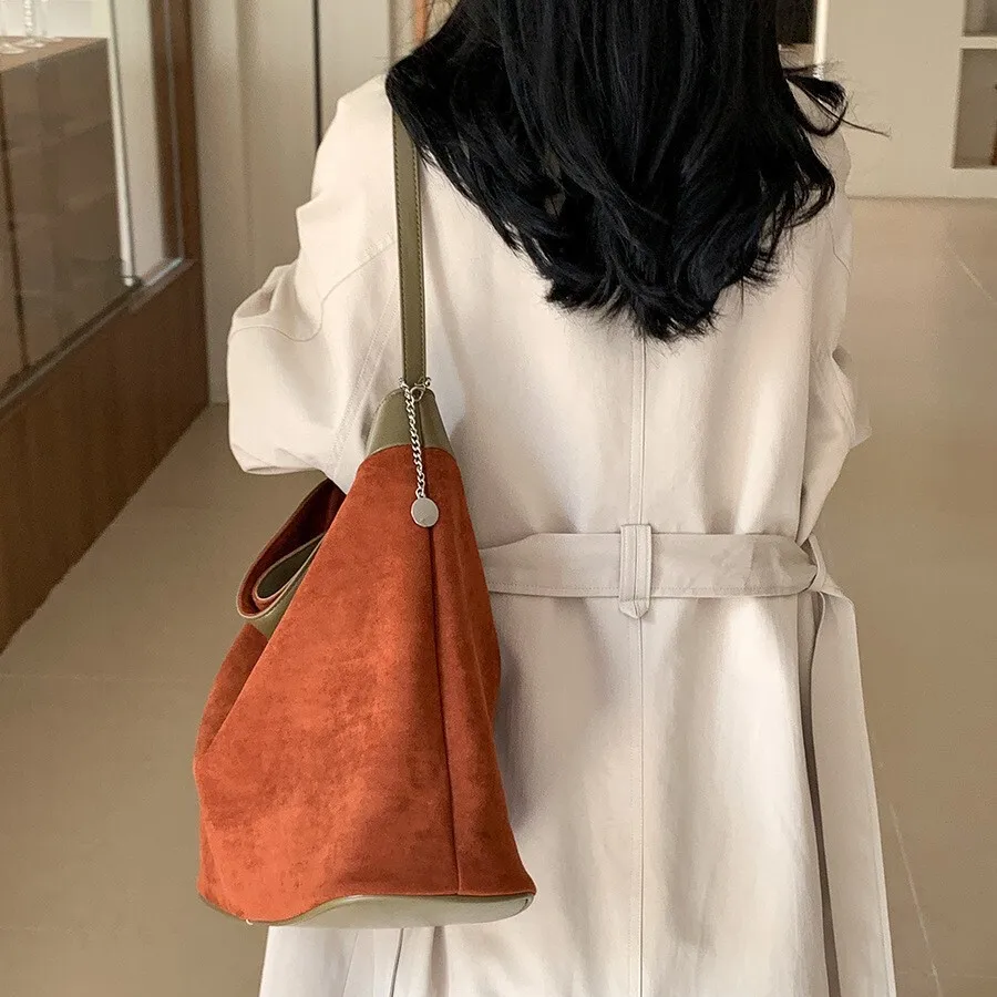 Soft PU Leather Shoulder Bag for Women Wedding Totes All-match Commuter Underarm Bag Bolso Mujer Fashion Large Capacity Handbag
Soft PU Leather Shoulder Bag for Women Wedding Totes All-match Commuter Underarm Bag Bolso Mujer Fashion Large Capacity Handbag