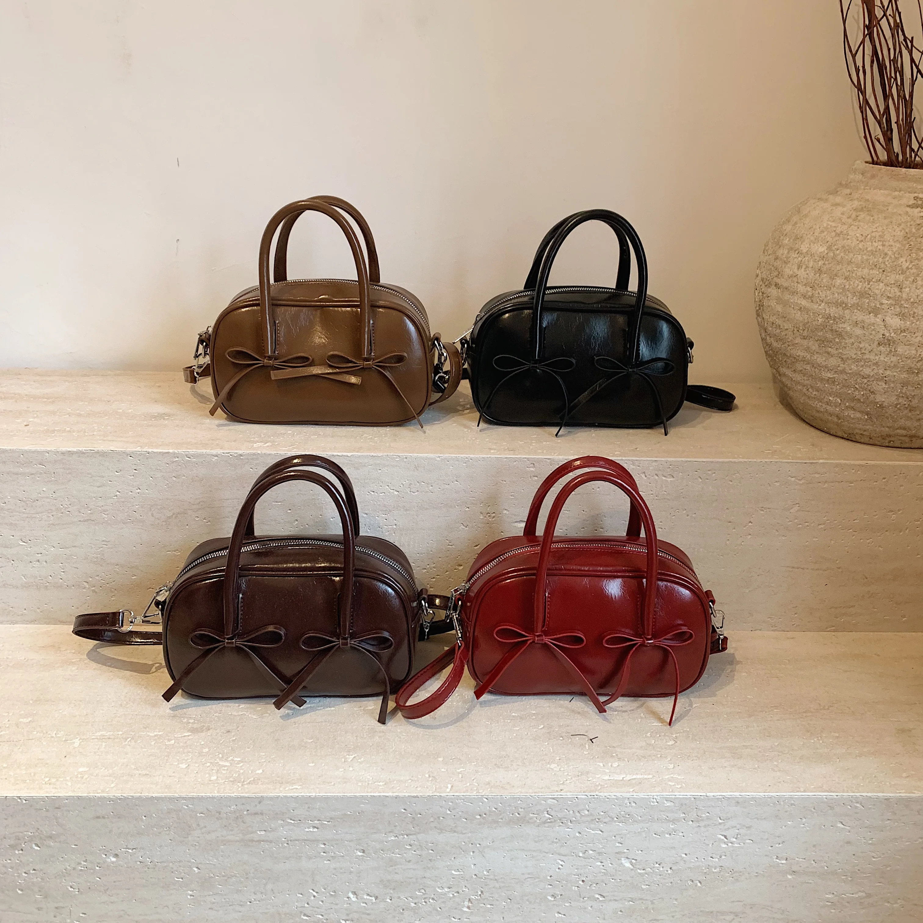 Exclusive Design Autumn/Winter Bowling Underarm Bag Luxury Bag for Women 2024 New Shoulder Bag
Exclusive Design Autumn/Winter Bowling Underarm Bag Luxury Bag for Women 2024 New Shoulder Bag