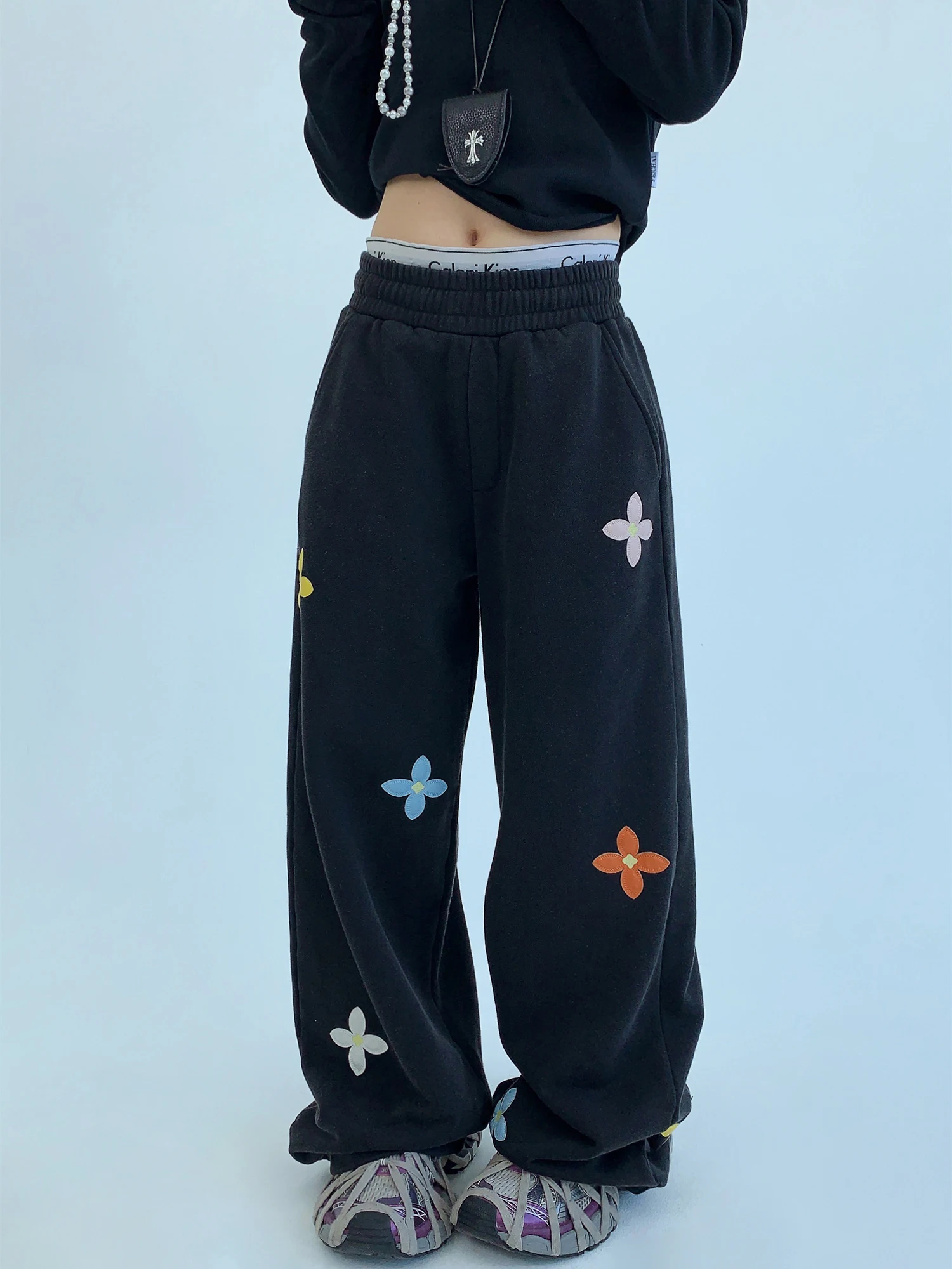 Винтажные хлопковые прямые спортивные штаны, женские свободные брюки для ленивых, длинные брюки с вышивкой, спортивные брюки
Винтажные хлопковые прямые спортивные штаны, женские свободные брюки для ленивых, длинные брюки с вышивкой, спортивные брюки