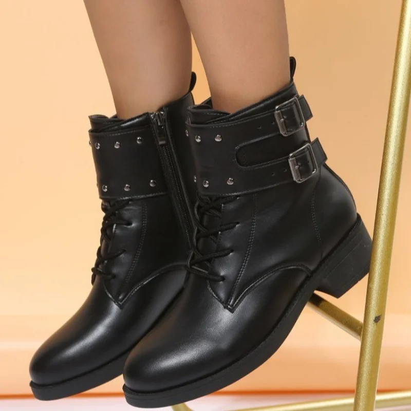 New Black Women Short Boots Ladies Leather Ankle Boots Autumn Platform Motorcycle Shoes for Woman Punk Pearl Rivet Ankle Boots
New Black Women Short Boots Ladies Leather Ankle Boots Autumn Platform Motorcycle Shoes for Woman Punk Pearl Rivet Ankle Boots