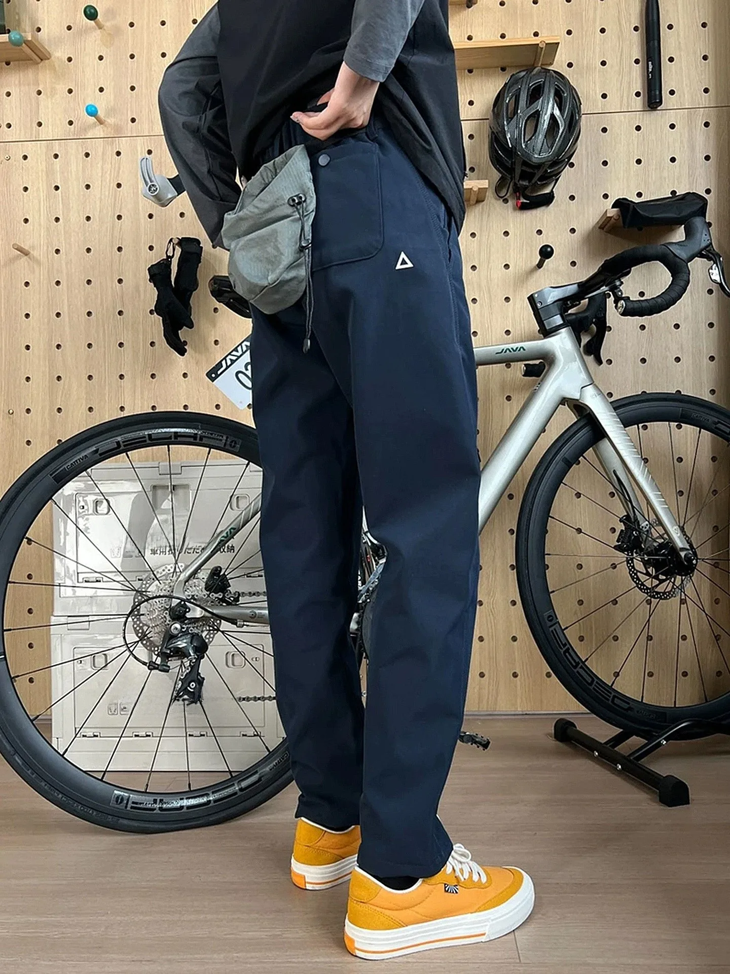 American Style Fleece Lined Waterproof Workwear Pants Men's Autumn Winter Windproof Outdoor Climbing Trousers Slim Fit Casual...
American Style Fleece Lined Waterproof Workwear Pants Men's Autumn Winter Windproof Outdoor Climbing Trousers Slim Fit Casual...