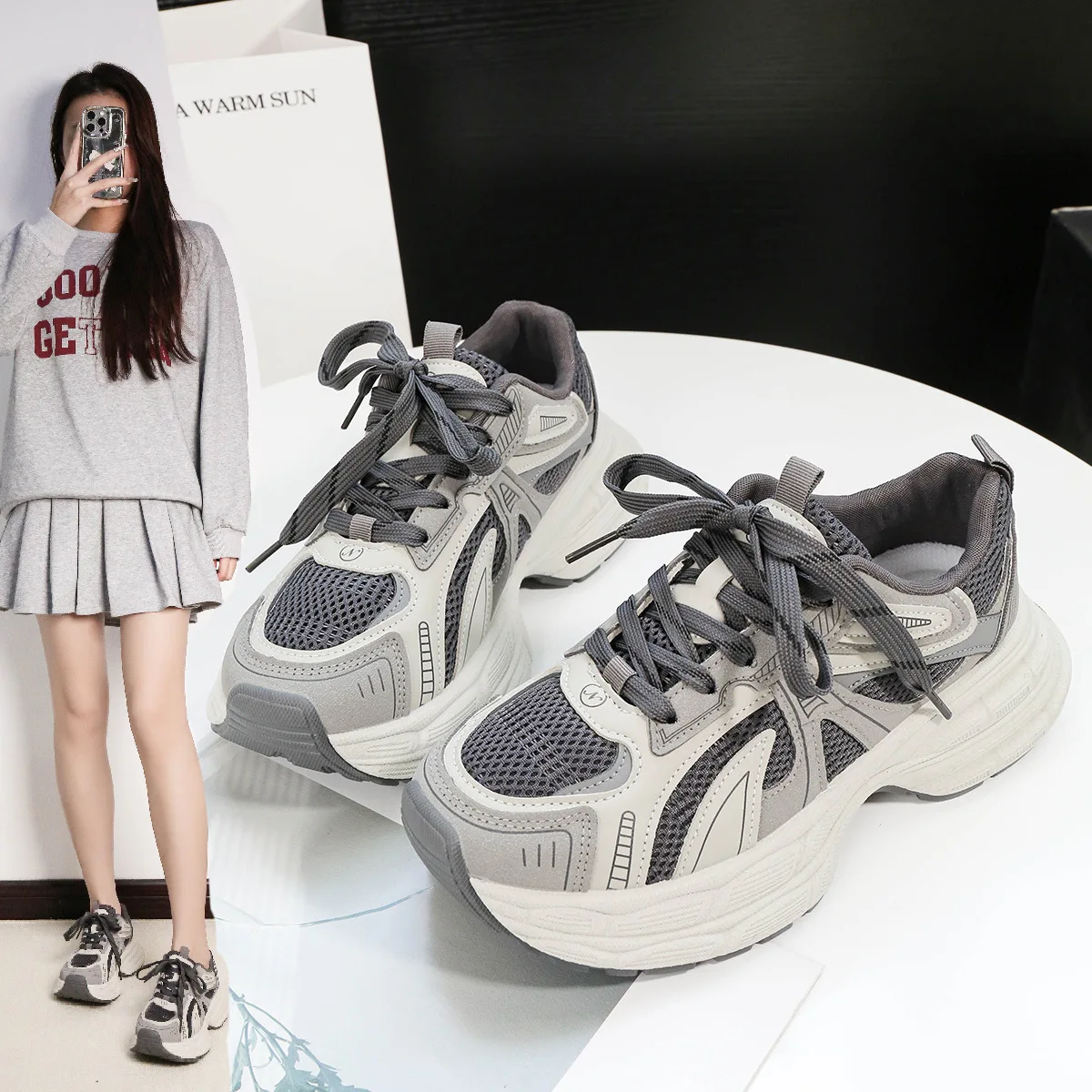 Women's Walking Shoes 2025 Spring New Korean Version Breathable Sports Shoes Casual Shoes Thick Sole Height Increasing Shoes
Women's Walking Shoes 2025 Spring New Korean Version Breathable Sports Shoes Casual Shoes Thick Sole Height Increasing Shoes