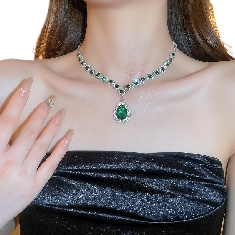 *French Super Sparkling Droplet Necklace for Women 2024 New Popular Collar Chain Light Luxury
*French Super Sparkling Droplet Necklace for Women 2024 New Popular Collar Chain Light Luxury