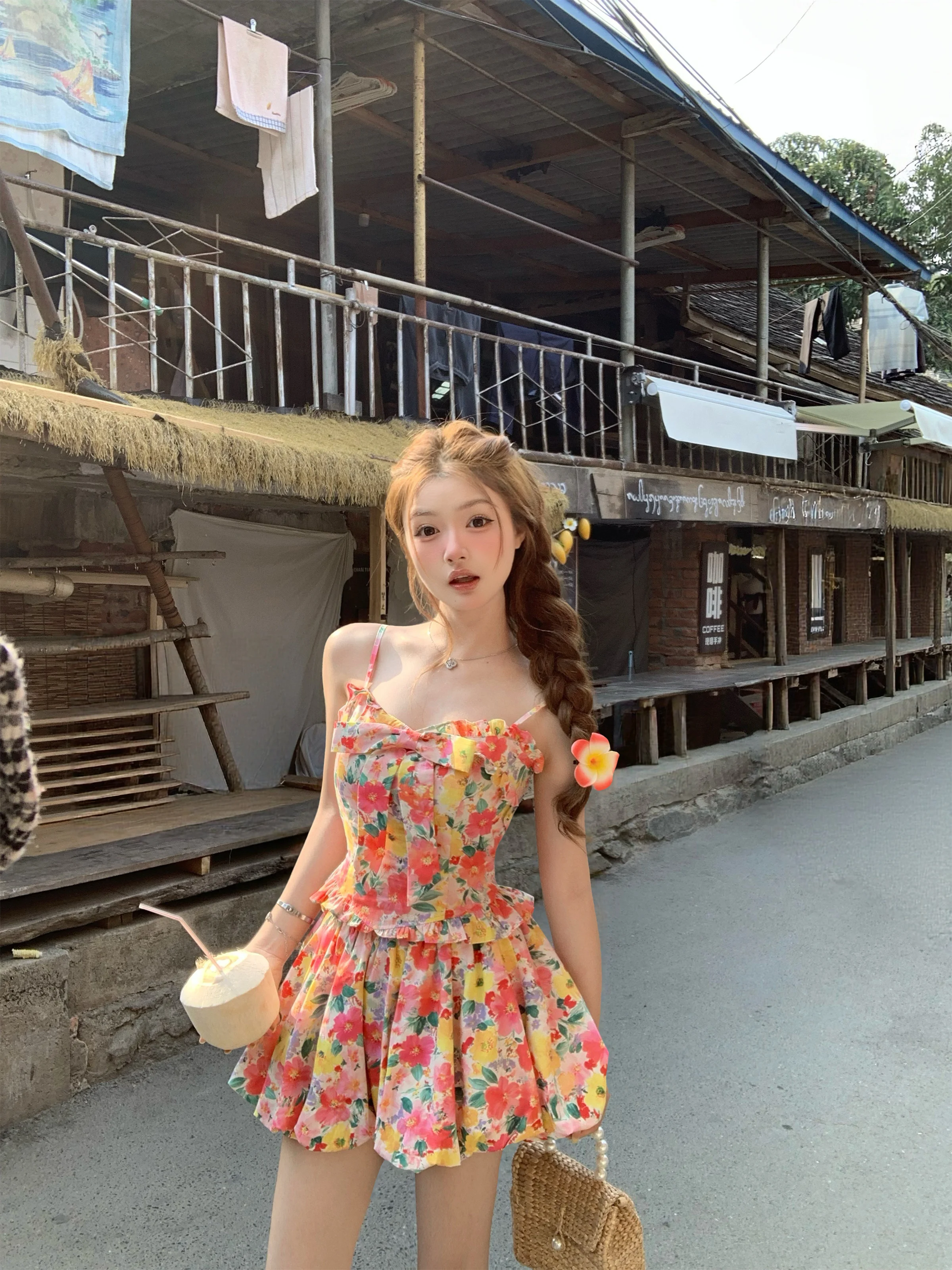 Summer 2026 New Style Women's Cotton Halterneck Short Skirt Set with Bouquet Design Vacation Fashion Outfit Van Gogh Palette
Summer 2026 New Style Women's Cotton Halterneck Short Skirt Set with Bouquet Design Vacation Fashion Outfit Van Gogh Palette