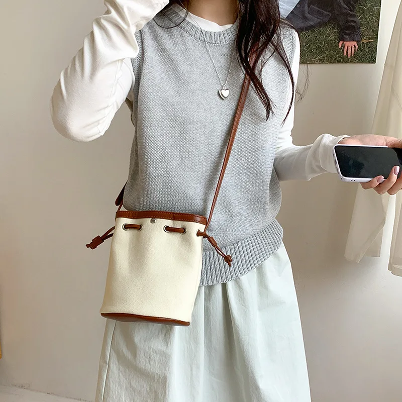 Korean Style Crossbody Bags Women Fashion Canvas Bucket Bag with Drawstring Color Block Fashionable and Versatile Shoulder Bag
Korean Style Crossbody Bags Women Fashion Canvas Bucket Bag with Drawstring Color Block Fashionable and Versatile Shoulder Bag