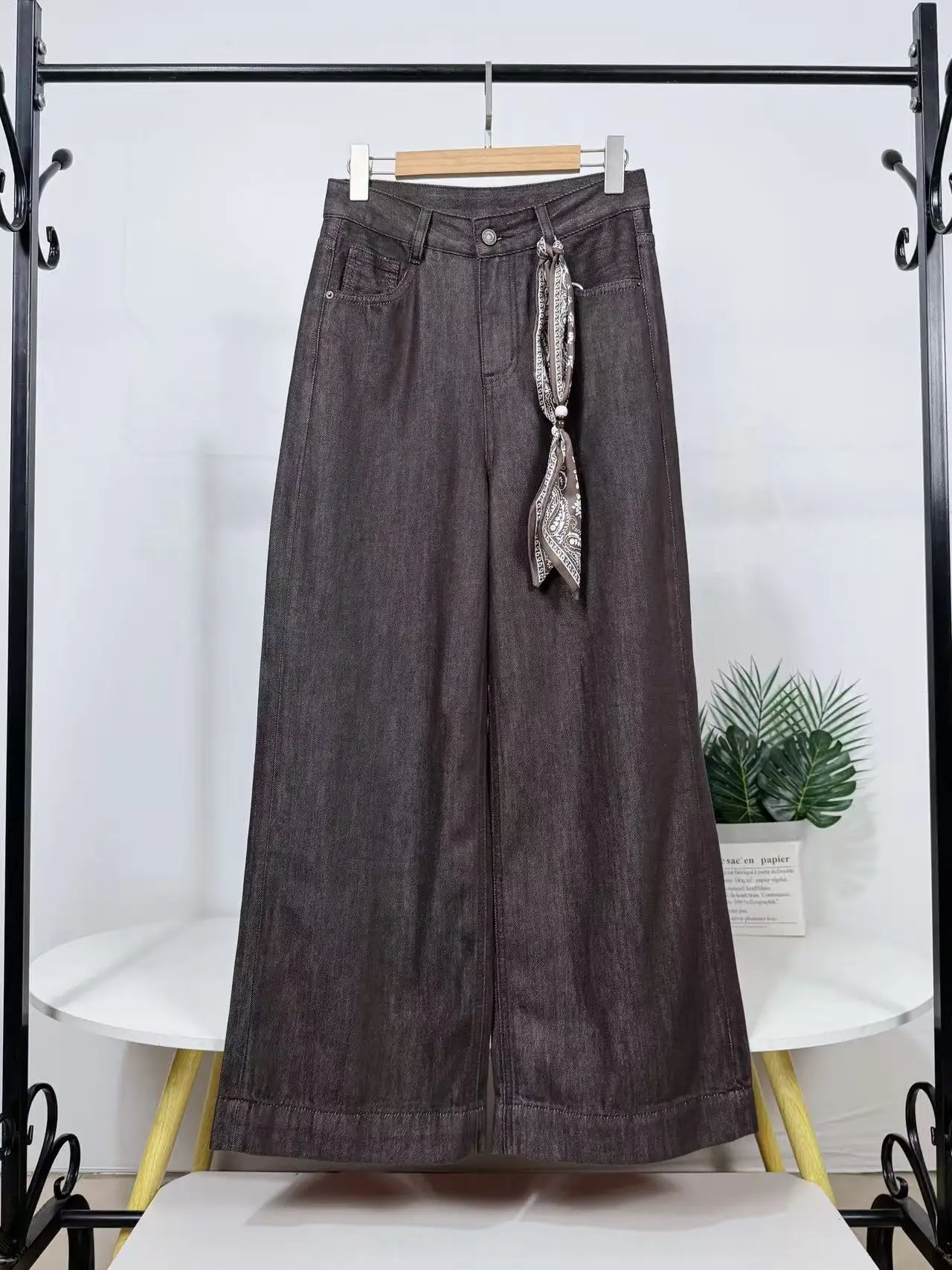 Джинсы женские с высокой талией, широкими штанинами, прямого кроя, осенние, новые, универсальные, стройнящие, длинные брюки, в стиле High Street, из хлопкового денима
Джинсы женские с высокой талией, широкими штанинами, прямого кроя, осенние, новые, универсальные, стройнящие, длинные брюки, в стиле High Street, из хлопкового денима