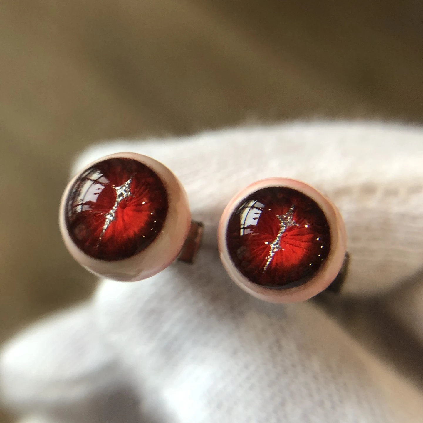 3159 Handmade Gothic Dark Earrings Sterling Silver Vertical Pupil Design Large Iris Cthulhu Mythos Unisex Ear Jewelry Punk Style
3159 Handmade Gothic Dark Earrings Sterling Silver Vertical Pupil Design Large Iris Cthulhu Mythos Unisex Ear Jewelry Punk Style