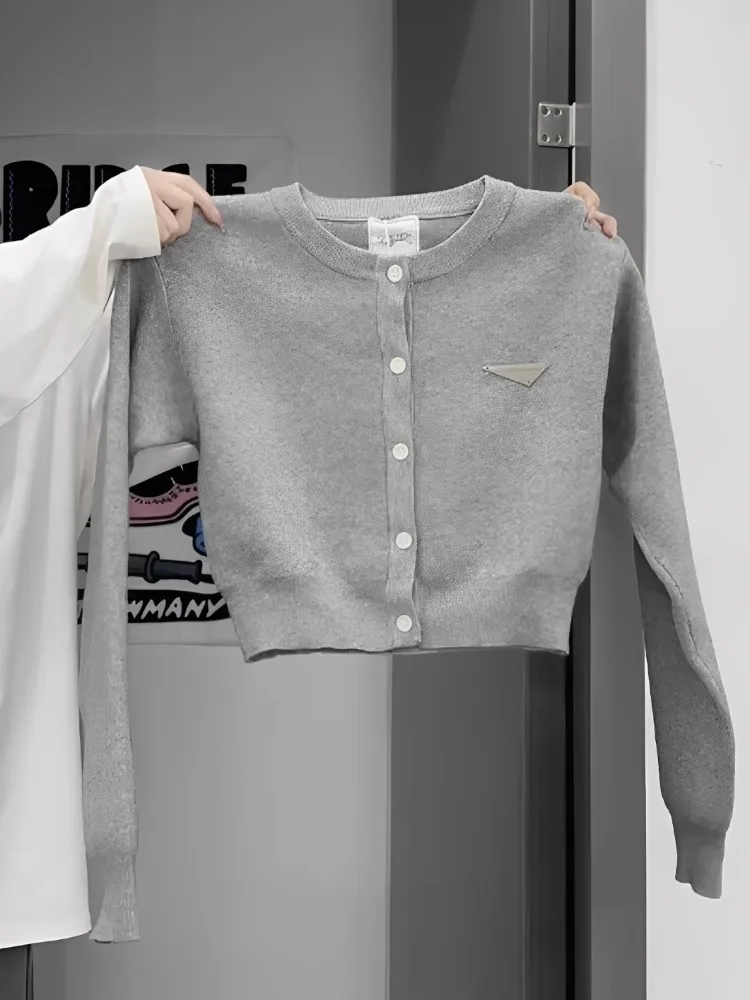 Gray Long Sleeve Knitted Open Cardigan Women's Early Spring Design Slim Fit Short Sweater Jacket Top Korean Style Commute Wind
Gray Long Sleeve Knitted Open Cardigan Women's Early Spring Design Slim Fit Short Sweater Jacket Top Korean Style Commute Wind