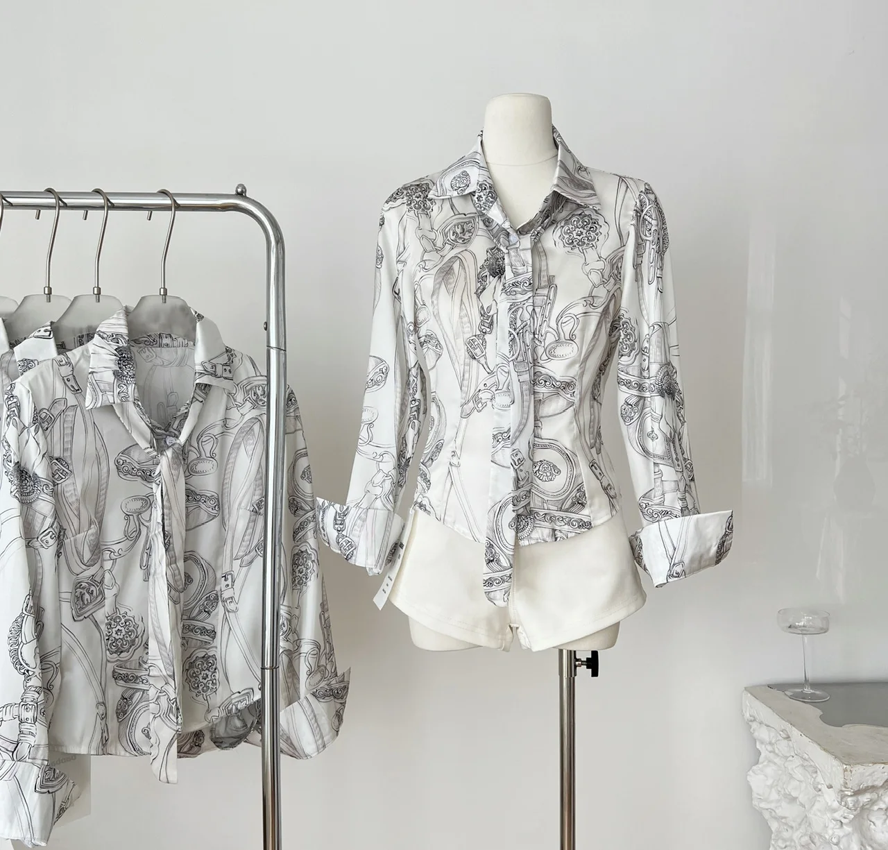 2025 Autumn Winter Women French Vintage Print Crop Shirt Long Sleeve Blouse Old Money Tops Design Elegant Aesthetic Tide New
2025 Autumn Winter Women French Vintage Print Crop Shirt Long Sleeve Blouse Old Money Tops Design Elegant Aesthetic Tide New