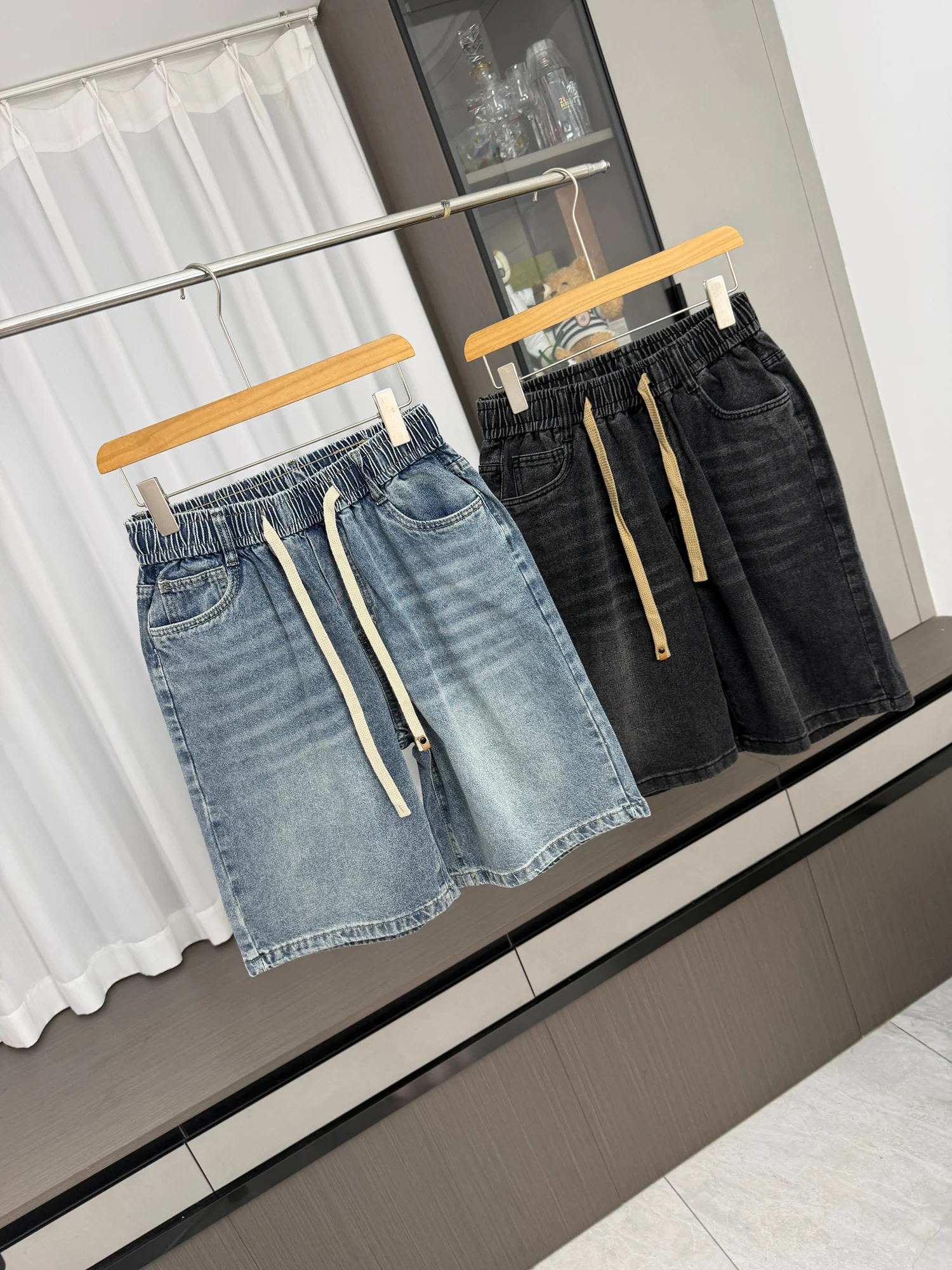Retro Washed Loose Fit Elastic Waist Jeans Shorts for Men Casual Summer Versatile Five-Point Pants Straight Leg Pure Color
Retro Washed Loose Fit Elastic Waist Jeans Shorts for Men Casual Summer Versatile Five-Point Pants Straight Leg Pure Color