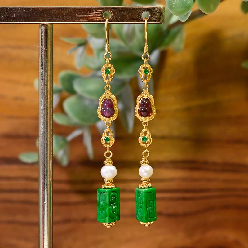 Natural A-grade Jadeite Spicy Green Carved Square Column Earrings Niche High-end New Chinese Tourmaline Gourd Earrings
Natural A-grade Jadeite Spicy Green Carved Square Column Earrings Niche High-end New Chinese Tourmaline Gourd Earrings