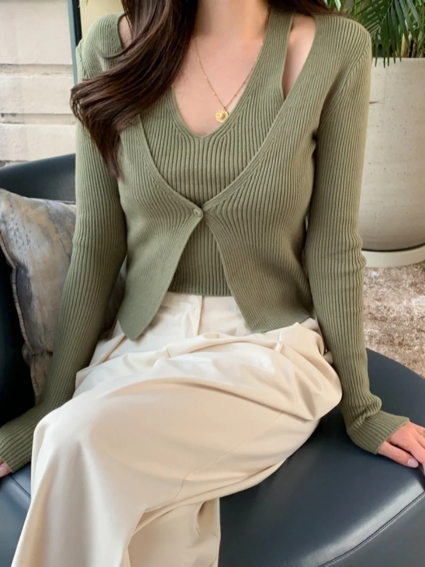 Chic Vintage Ne Hanging V-ne-button Design Versatile Long-sve Knitted Sweater for Women Commute Pure Color
Chic Vintage Ne Hanging V-ne-button Design Versatile Long-sve Knitted Sweater for Women Commute Pure Color