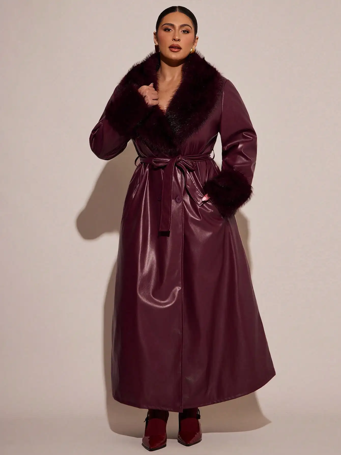 Длинное пальто из искусственной кожи бордового цвета с воротником и манжетами из искусственного меха для женщин, зимняя элегантность
Длинное пальто из искусственной кожи бордового цвета с воротником и манжетами из искусственного меха для женщин, зимняя элегантность