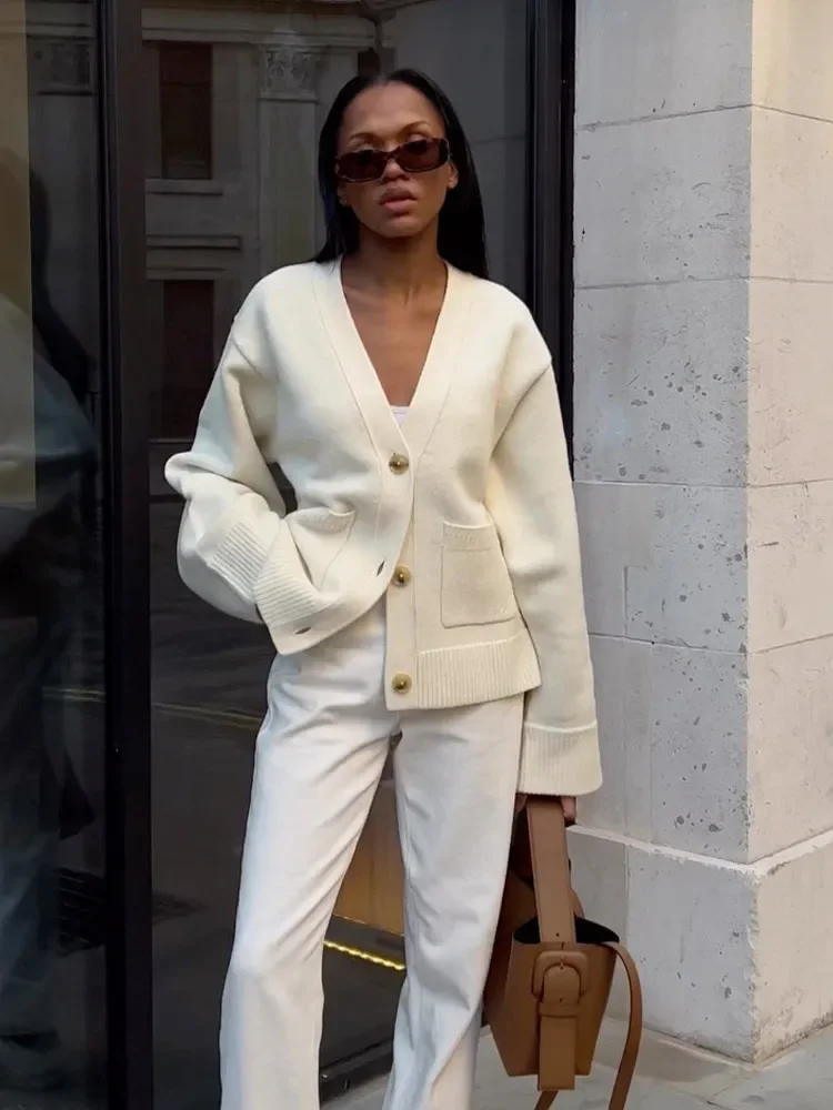Elegant Solid V Neck Pocket Knitted Cardigan Women Casual Long Sleeves Single-breasted Loose Sweater 2024 Autumn Lady Sweaters
Elegant Solid V Neck Pocket Knitted Cardigan Women Casual Long Sleeves Single-breasted Loose Sweater 2024 Autumn Lady Sweaters