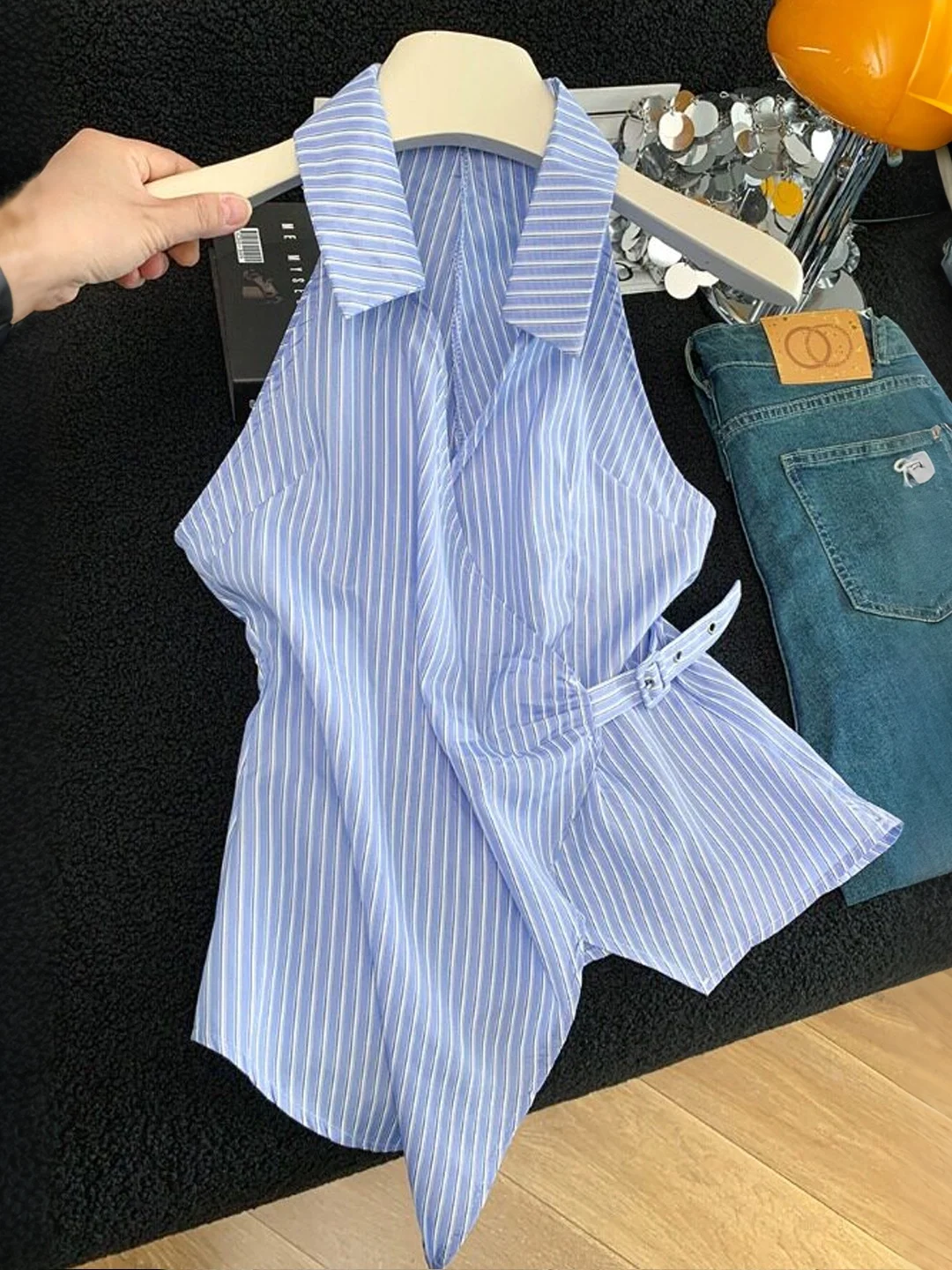 Korean Design Stripe Cross V-Neck Women's Summer 2026 New Slimming Sleeveless Top Waist-Cinching Trendy Strap Vest
Korean Design Stripe Cross V-Neck Women's Summer 2026 New Slimming Sleeveless Top Waist-Cinching Trendy Strap Vest