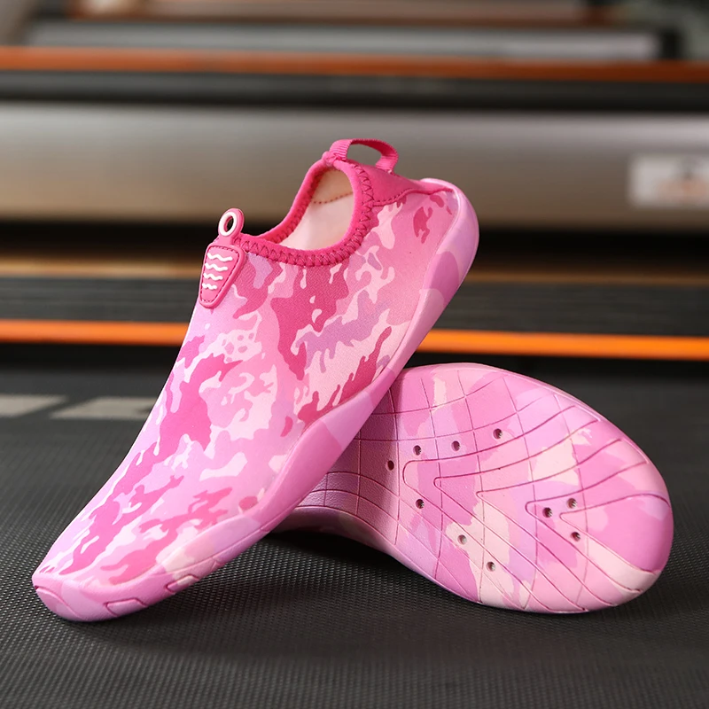 Универсальные водонепроницаемые нескользящие носки-сандалии для плавания и дайвинга, летние аквашузы для пляжа, пляжные тапочки для мужчин и женщин
Универсальные водонепроницаемые нескользящие носки-сандалии для плавания и дайвинга, летние аквашузы для пляжа, пляжные тапочки для мужчин и женщин