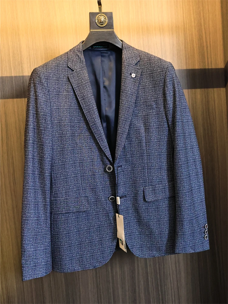 Модный повседневный мужской мягкий костюм с цветочным узором Jaet, осенний сезон, подходит для двух пуговиц, плоский воротник, городской Sle
Модный повседневный мужской мягкий костюм с цветочным узором Jaet, осенний сезон, подходит для двух пуговиц, плоский воротник, городской Sle