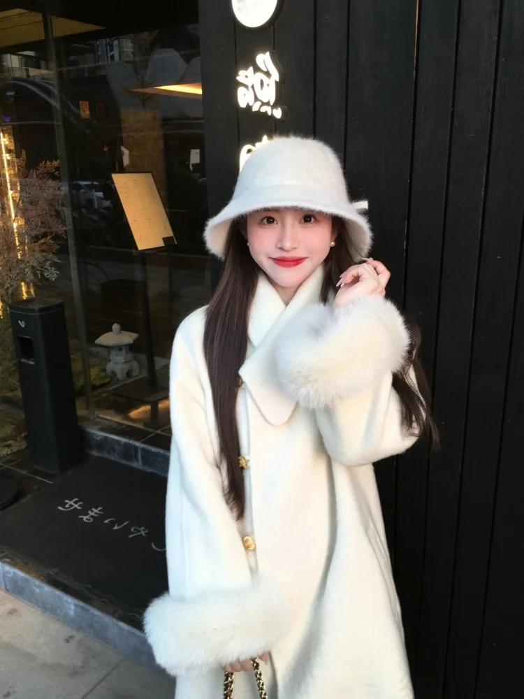 Beige Double-Sided Camere Women's Mid-Length Coat 2026 Autumn Winter New Sweet Wool High-End Feeling Woolen Coat
Beige Double-Sided Camere Women's Mid-Length Coat 2026 Autumn Winter New Sweet Wool High-End Feeling Woolen Coat