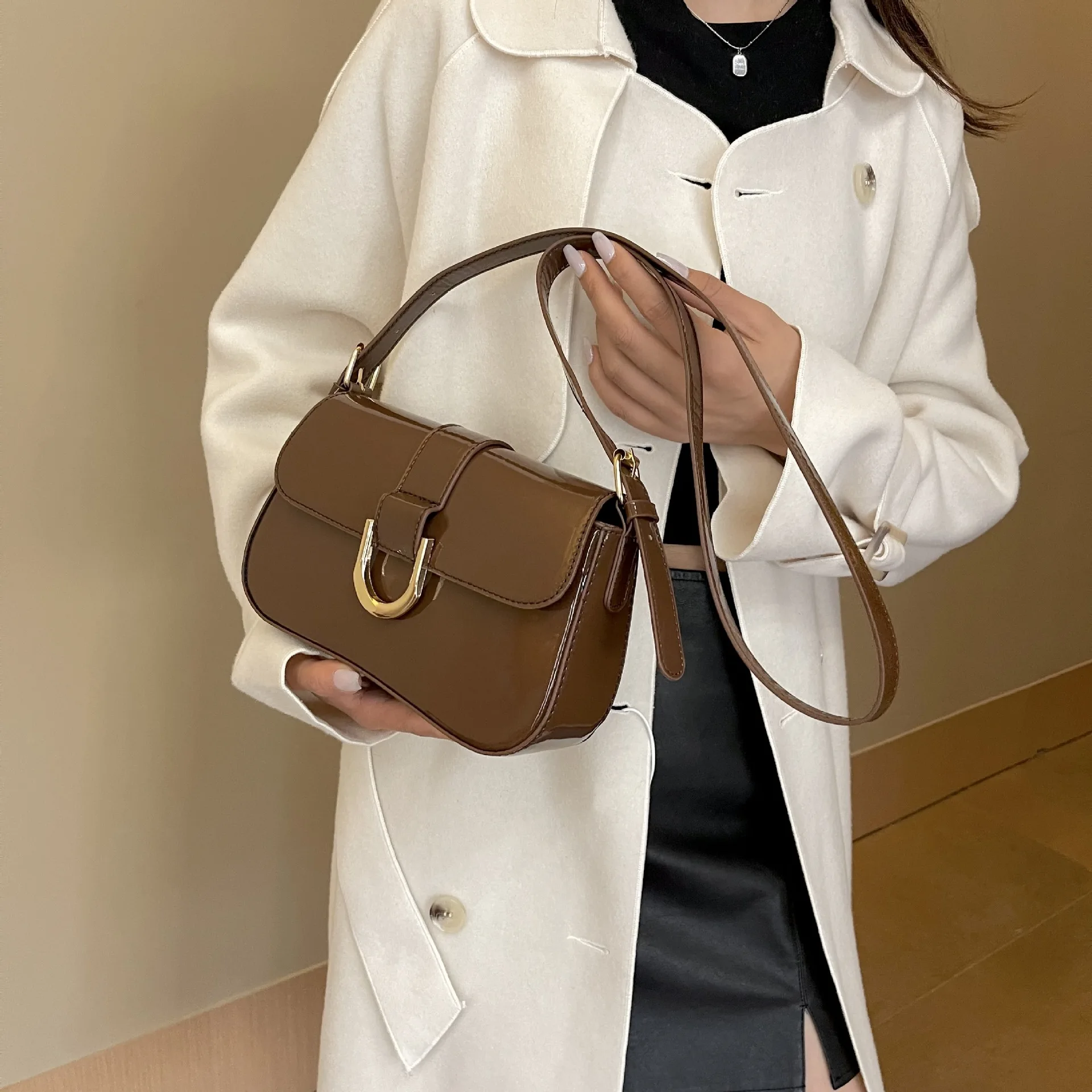 Women Bag Luxury Design High Quality Fashion Versatile Shoulder Crossbody Bag Niche Small Square Commuting Bag
Women Bag Luxury Design High Quality Fashion Versatile Shoulder Crossbody Bag Niche Small Square Commuting Bag