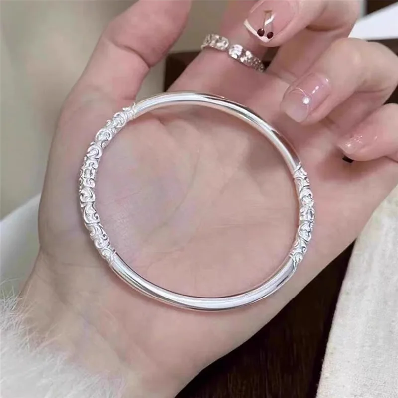Curly Silver Women S999 Solid Closed Mouth Grass Pattern High-End Bracelet
Curly Silver Women S999 Solid Closed Mouth Grass Pattern High-End Bracelet