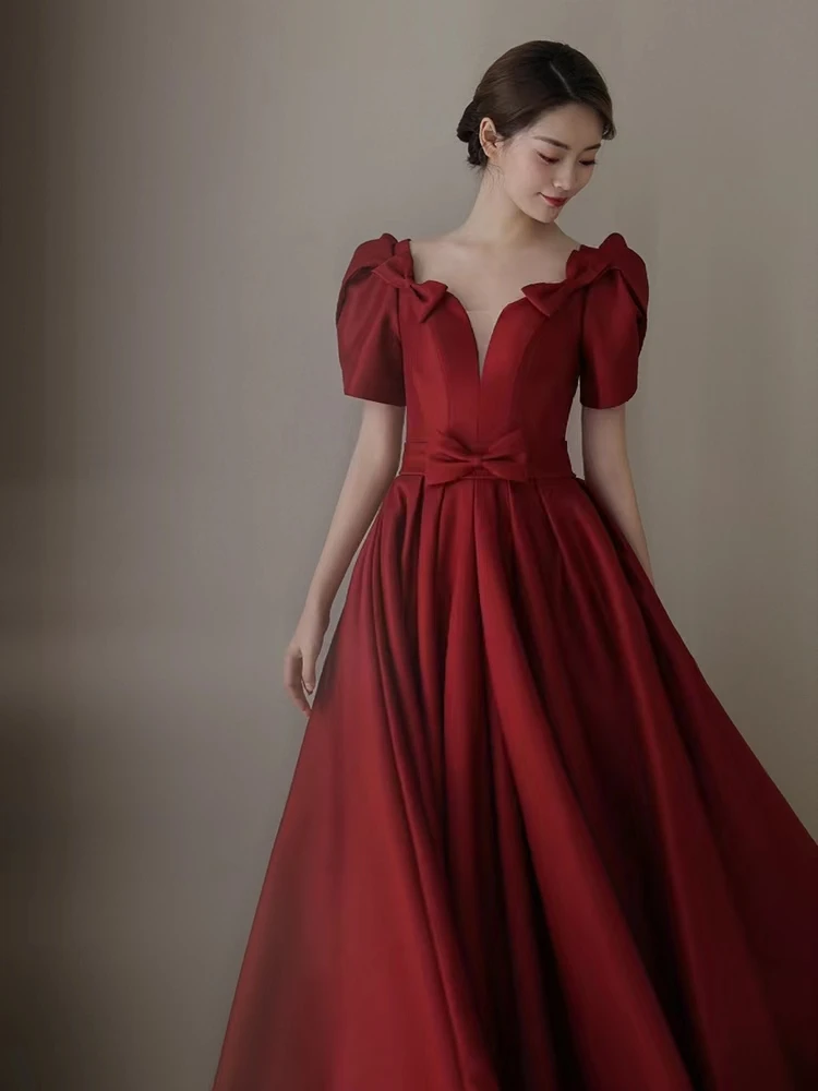 French Style Women's Red Satin Evening Dress 2023 New Simple V-neck Bows A-line Vestidos Elegant Female Christmas Party Gown
French Style Women's Red Satin Evening Dress 2023 New Simple V-neck Bows A-line Vestidos Elegant Female Christmas Party Gown