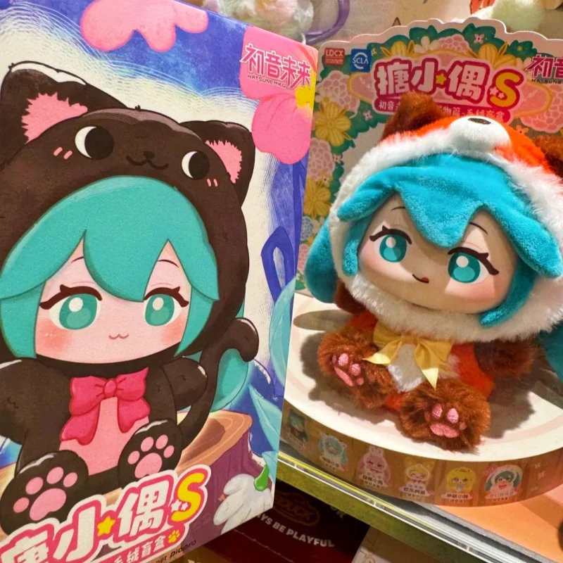 Виниловая плюшевая кукла Хацунэ Мику, слепая коробка, модная игрушка в подарок, милая сумка для путешествий с лесными животными, подвеска-сюрприз, украшение для девочек
Виниловая плюшевая кукла Хацунэ Мику, слепая коробка, модная игрушка в подарок, милая сумка для путешествий с лесными животными, подвеска-сюрприз, украшение для девочек