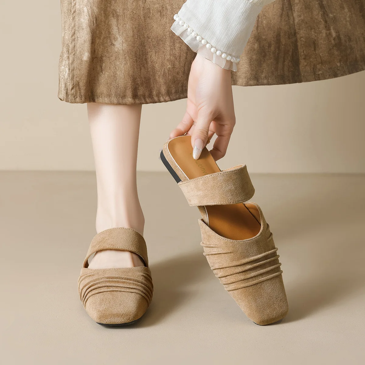 2025 Fashion Ladies Shoes Closed Toe Women's Slippers New Outdoor Daily Hot Sale Sweet Best Seller Flat Slippers
2025 Fashion Ladies Shoes Closed Toe Women's Slippers New Outdoor Daily Hot Sale Sweet Best Seller Flat Slippers