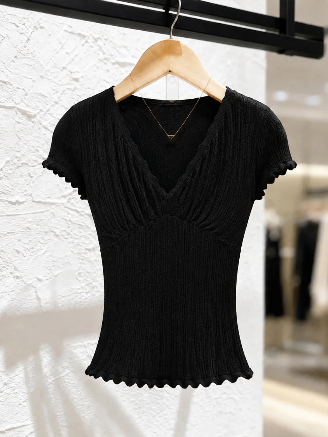 Summer 2026 V-Neck Ice Silk Knitted Top Slimming Design Pure Color Casual Short Sleeve Women's Fashion Korean Style Shirt
Summer 2026 V-Neck Ice Silk Knitted Top Slimming Design Pure Color Casual Short Sleeve Women's Fashion Korean Style Shirt