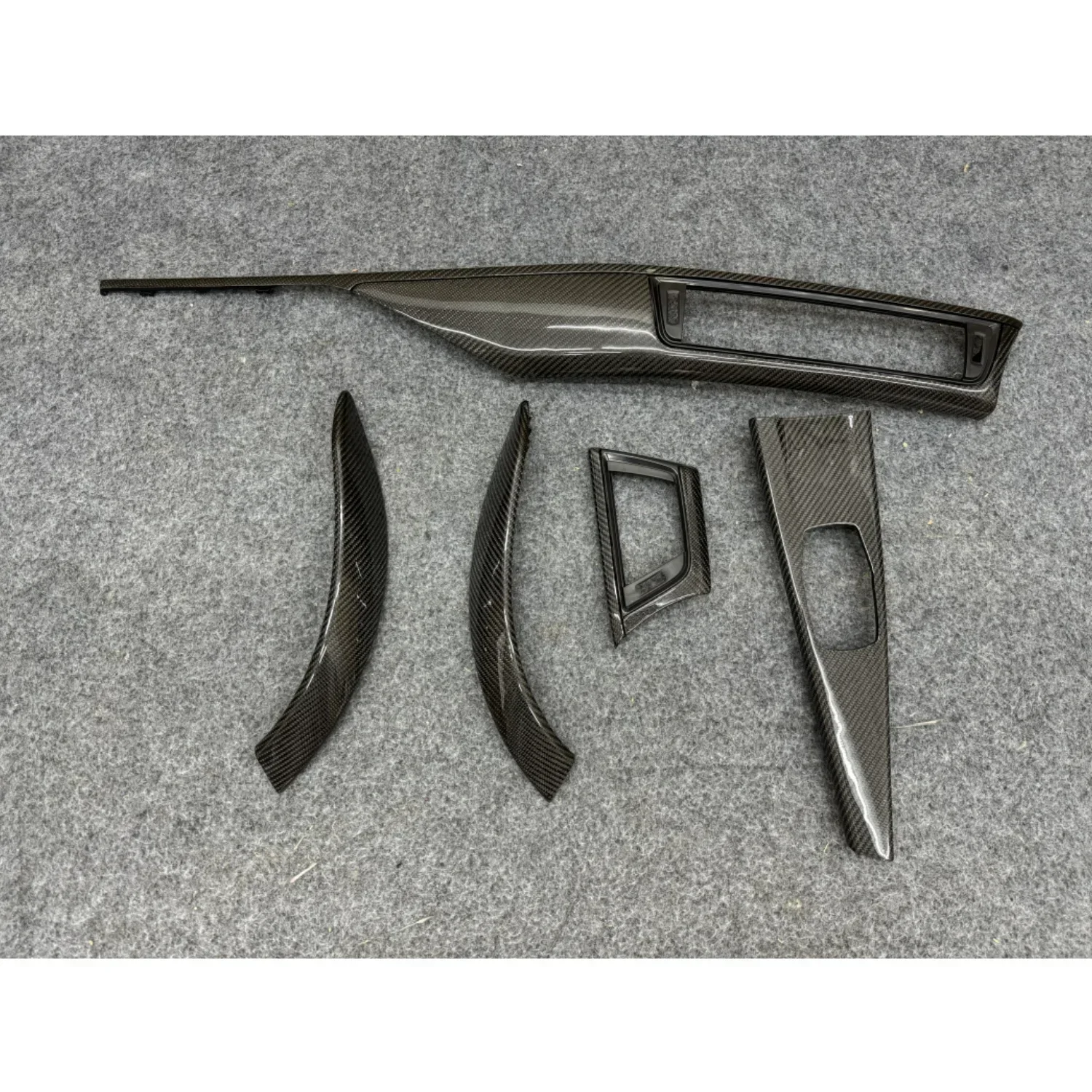 High configuration automotive carbon fiber interior OEM replacement interior suitable for BMW M4 F82 carbon fiber interior
High configuration automotive carbon fiber interior OEM replacement interior suitable for BMW M4 F82 carbon fiber interior