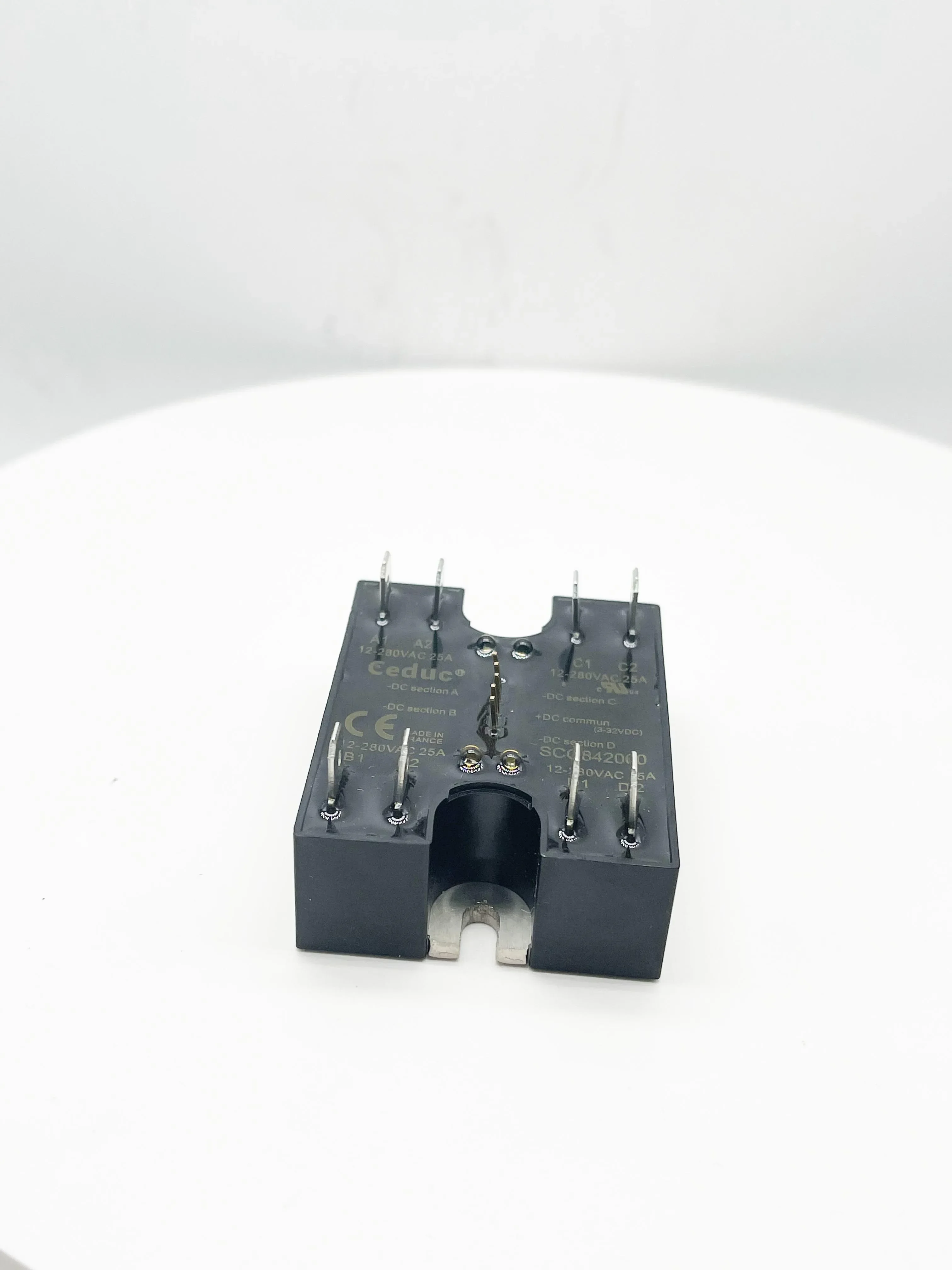 Syde Celduc 4-pole solid state relay SCQ842060 Real object shot as fast as crydom TD2420Q
Syde Celduc 4-pole solid state relay SCQ842060 Real object shot as fast as crydom TD2420Q