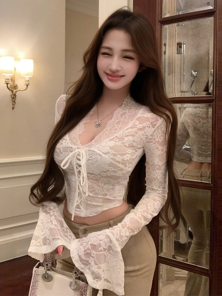 Pure Desire Gentle Wind Lockbone V-neck Lace Shirt T-shirt Bell Sleeve Design High Waist Belly Button Show Slimming Chest Lar...
Pure Desire Gentle Wind Lockbone V-neck Lace Shirt T-shirt Bell Sleeve Design High Waist Belly Button Show Slimming Chest Lar...