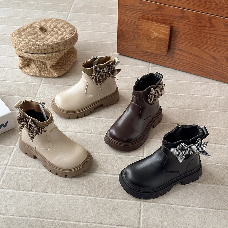 Осенне-зимние короткие кожаные сапоги для девочек, детские утолщенные бархатные сапоги принцессы в Корейском стиле, хлопковые сапоги для девочек на кружевной мягкой подошве
Осенне-зимние короткие кожаные сапоги для девочек, детские утолщенные бархатные сапоги принцессы в Корейском стиле, хлопковые сапоги для девочек на кружевной мягкой подошве