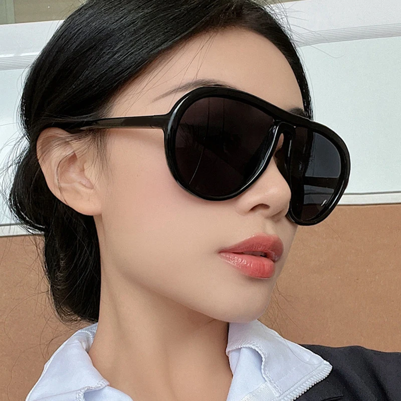 Fashion Trend Oversized Pilot Sunglasses Women Luxury Brand Designer Gradient Sun Glasses Men Vintage Punk SunglassesUV400
Fashion Trend Oversized Pilot Sunglasses Women Luxury Brand Designer Gradient Sun Glasses Men Vintage Punk SunglassesUV400
