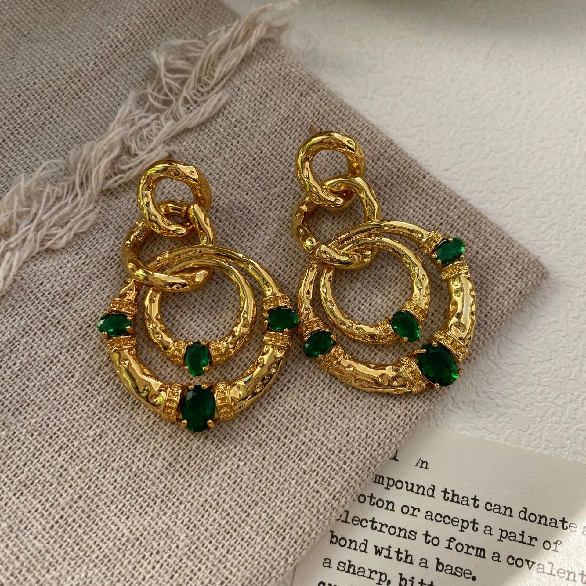 NISHIZAWA Women's Retro Emerald Stud Earrings Personalized Exaggerated Earrings
NISHIZAWA Women's Retro Emerald Stud Earrings Personalized Exaggerated Earrings
