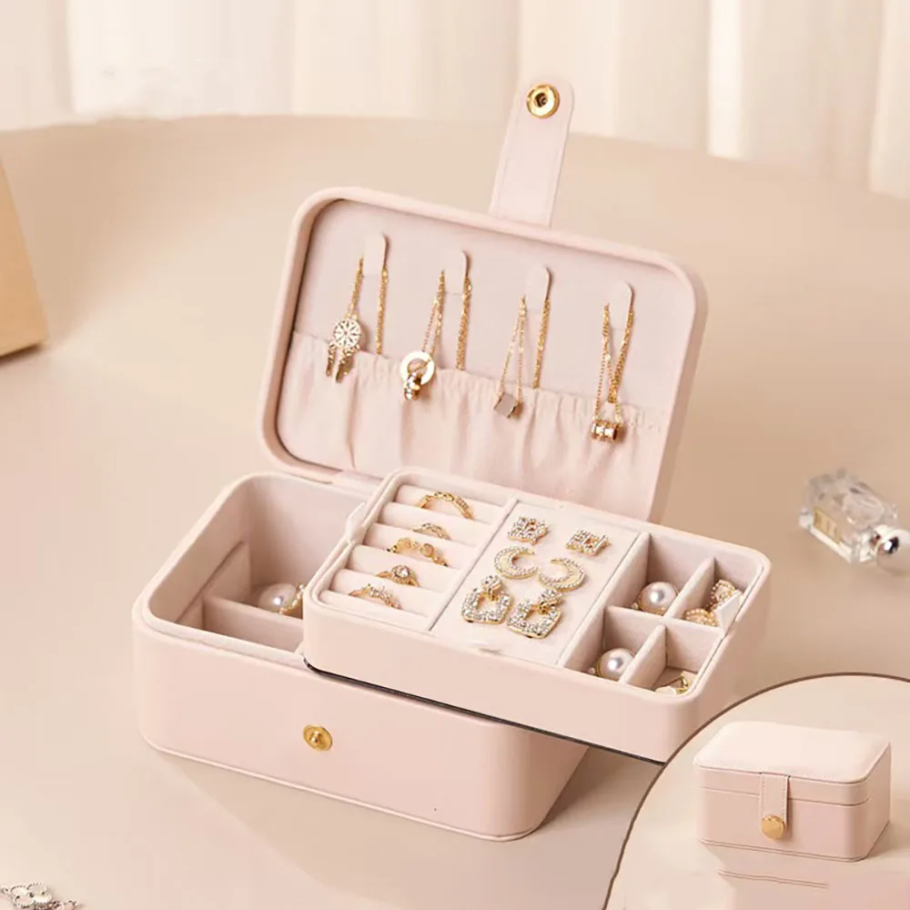 New creative double-layer jewelry box travel jewelry box used for storing rings earrings earrings and necklaces PU leather
New creative double-layer jewelry box travel jewelry box used for storing rings earrings earrings and necklaces PU leather
