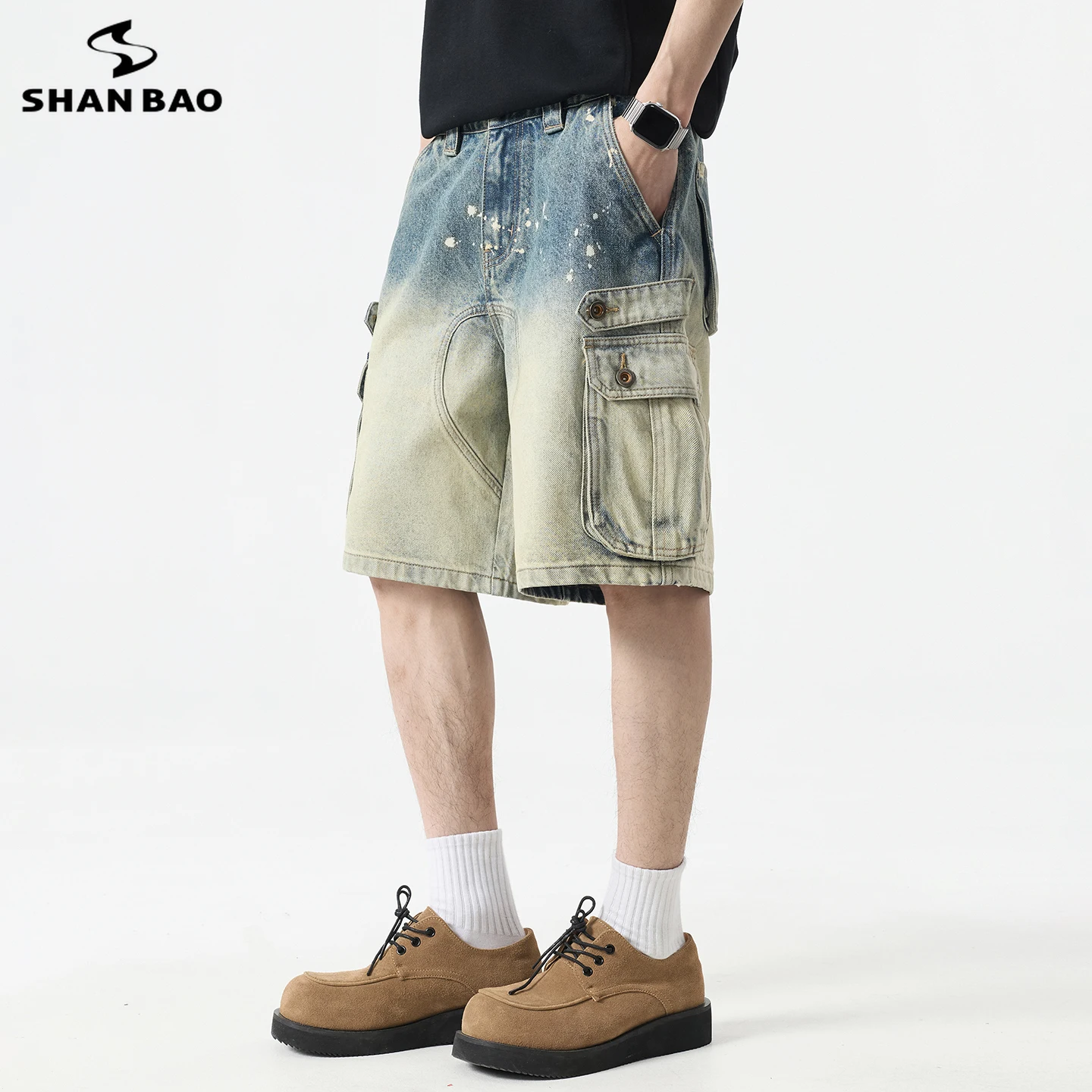 SHAN BAO American retro speckled patch pockets men's summer denim shorts Classic Men's Straight Multi-Pocket Casual Shorts
SHAN BAO American retro speckled patch pockets men's summer denim shorts Classic Men's Straight Multi-Pocket Casual Shorts
