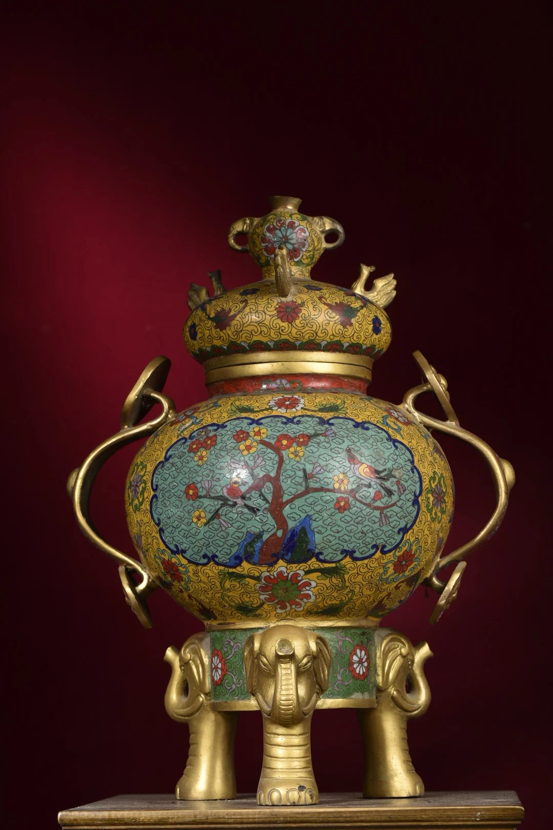 17"Tibetan Temple Collection Old Bronze Cloisonne Enamel Flower Plum Texture Gourd Ruyi Ear Three legged Incense burner
17"Tibetan Temple Collection Old Bronze Cloisonne Enamel Flower Plum Texture Gourd Ruyi Ear Three legged Incense burner