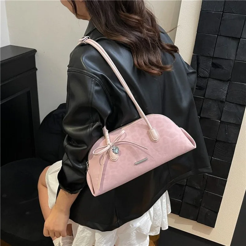 Новые нишевые женские сумки Ins Сумки подмышки с леопардовым принтом, модели через плечо с бантом, универсальные для поездок на работу
Новые нишевые женские сумки Ins Сумки подмышки с леопардовым принтом, модели через плечо с бантом, универсальные для поездок на работу