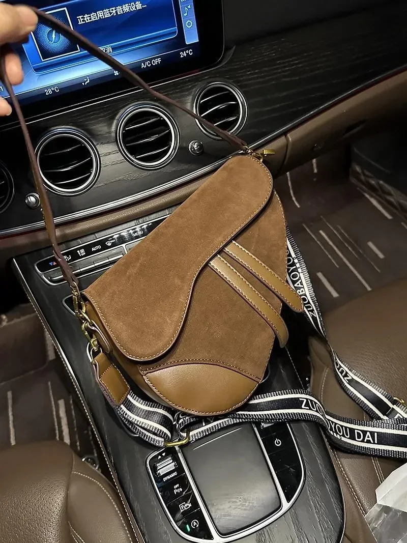 2026 New Retro Leather Saddle Bag, Women Small Shoulder Crossbody Bag Casual Versatile Daily Handbag
2026 New Retro Leather Saddle Bag, Women Small Shoulder Crossbody Bag Casual Versatile Daily Handbag